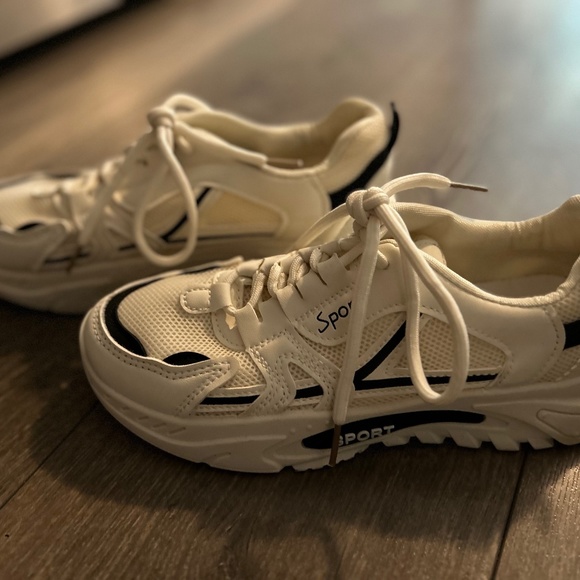 Sport trainers - Picture 2 of 5